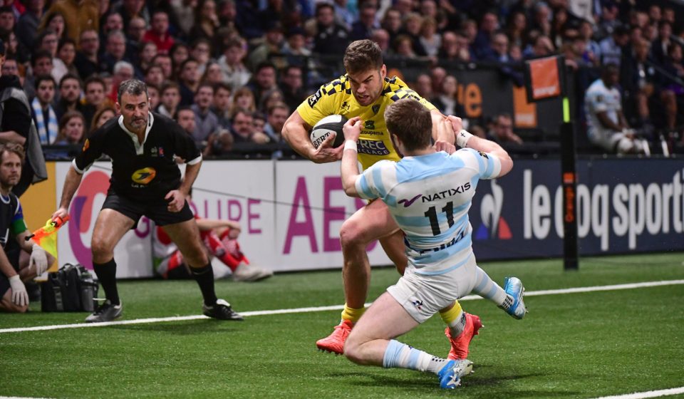 (L-R) Damian PENAUD of Clermont hands off Louis DUPICHOT of Racing 92 to run in a try during the Top 14 match between Racing 92 and Clermont on January 4, 2020 in Nanterre, France. (Photo by Dave Winter/Icon Sport) - Louis DUPICHOT - Damian PENAUD - Paris La Defense Arena - Paris (France)