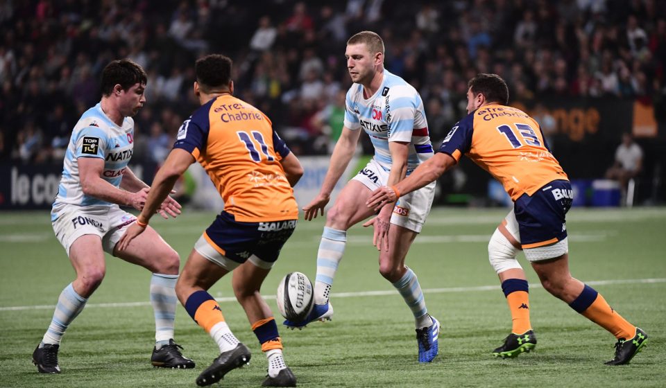 Finn RUSSELL of Racing 92 kicks the ball ahead during the Top 14 match between Racing 92 and Montpellier at Paris La Defense Arena on December 21, 2019 in Nanterre, France. (Photo by Dave Winter/Icon Sport) - Finn RUSSELL - Paris La Defense Arena - Paris (France)