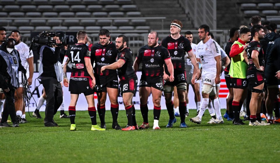 Team of Lyon celebrates the victory during the Top 14 match between Lyon and Toulouse at MATMUT Stadium on February 20, 2021 in Lyon, France. (Photo by Alexandre Dimou/Icon Sport) - Matmut Stadium - Lyon (France)